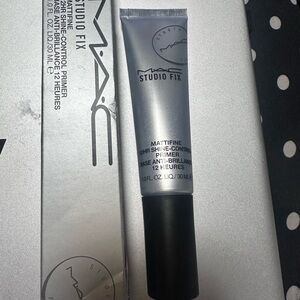 MAC Studio Fix Mattifine 12hr Shine Control Matte Primer